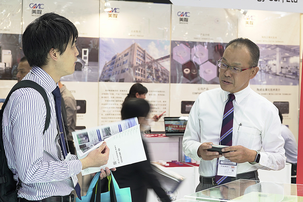 2023年10月展示会の商談の様子