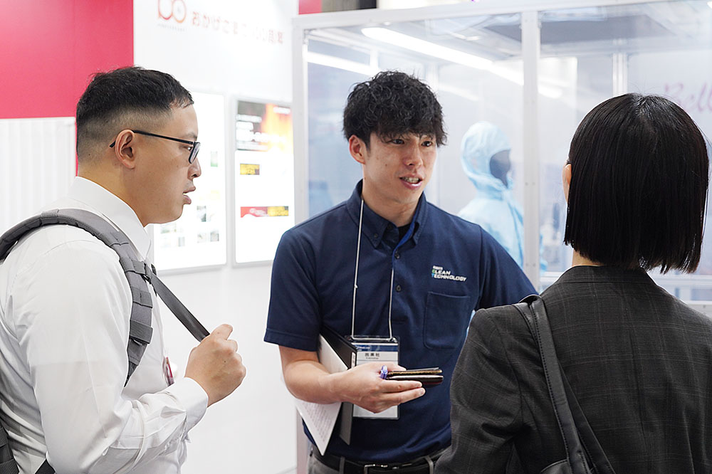 2024年5月展示会の商談の様子