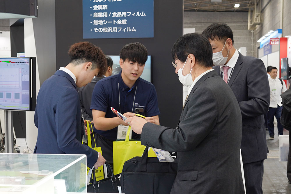 2024年5月展示会の商談の様子