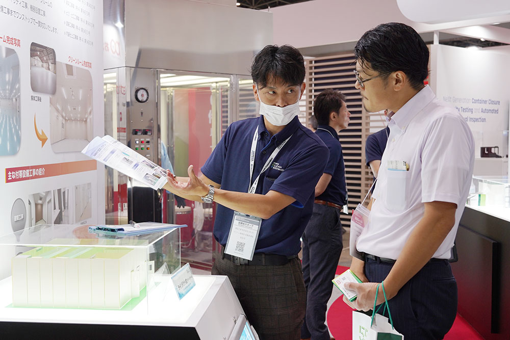 2024年6月展示会の商談の様子