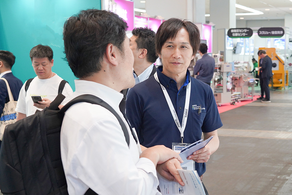 2025年5月展示会の商談の様子