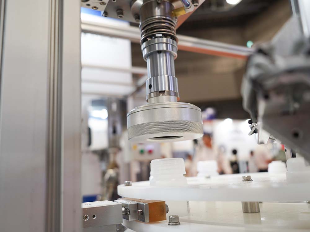 「FOOMA JAPAN 2025」出展製品２「全自動キャッパー・アンキャッパー」