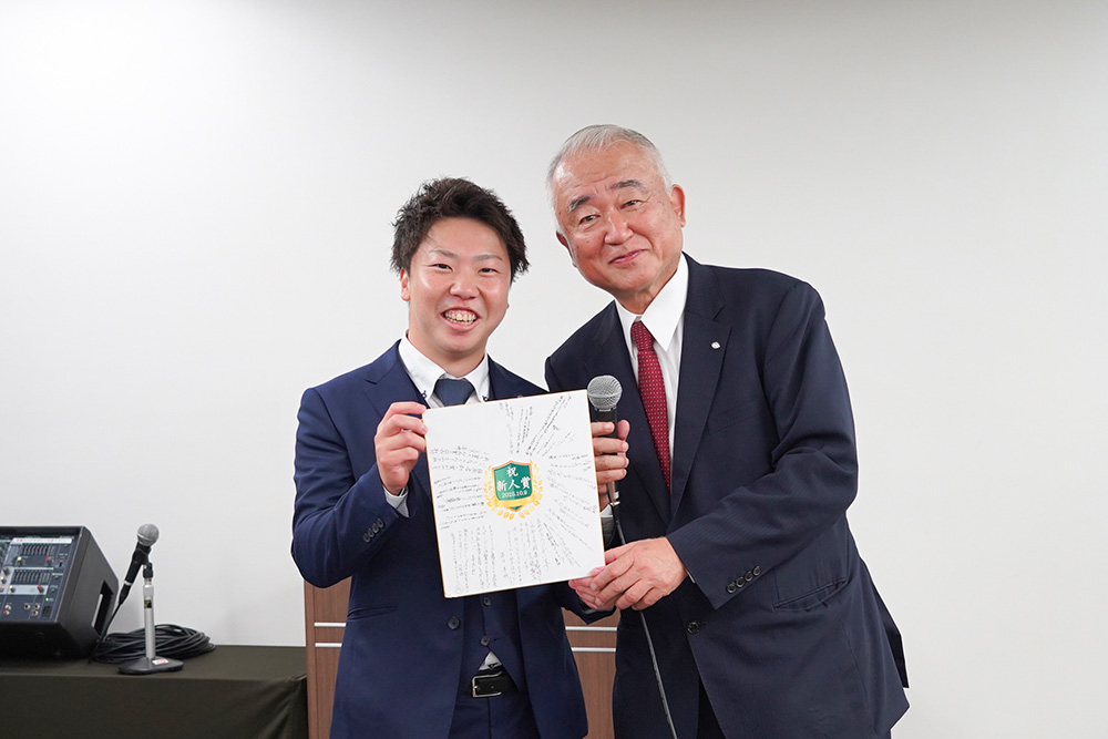 表彰を受ける受賞者の様子