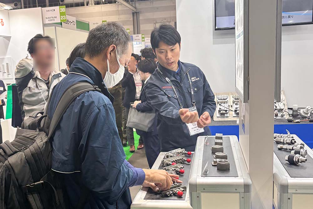 2025年10月展示会の商談の様子