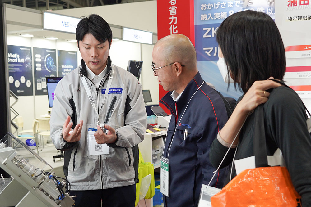 2025年10月展示会の商談の様子