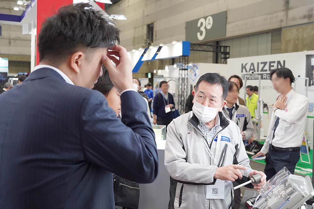 2025年10月展示会の商談の様子