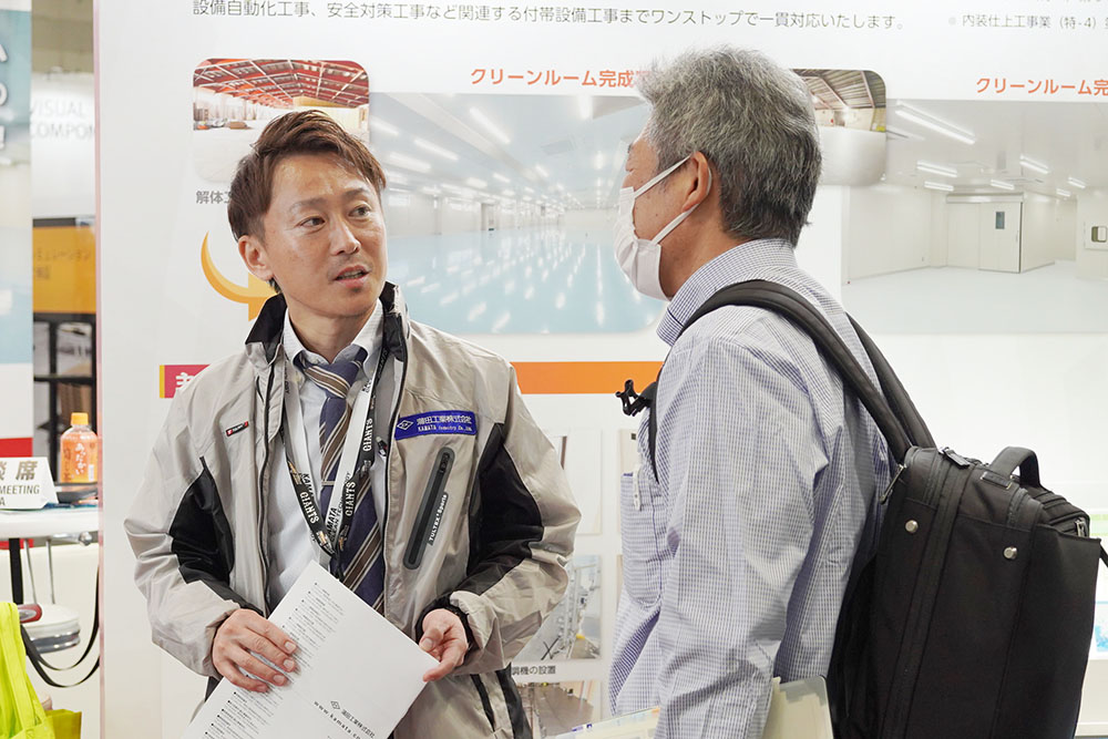 2025年10月展示会の商談の様子