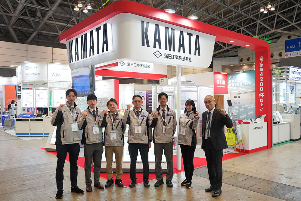 2025年11月参加者の集合写真（第16回 高機能フィルム展）