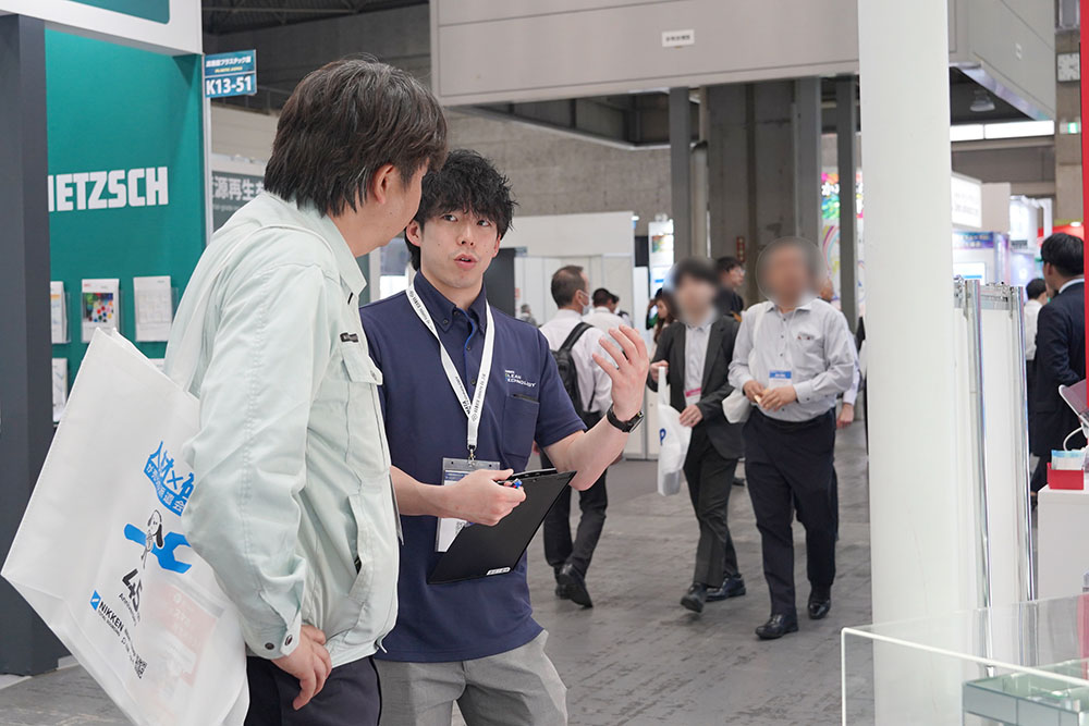 2026年05月展示会の商談の様子