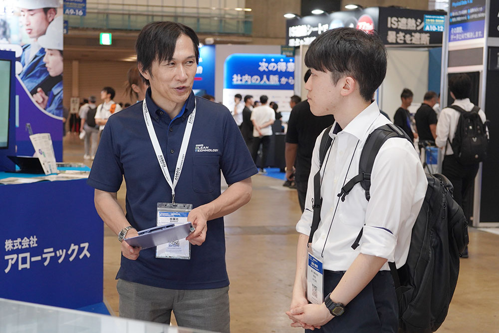 2026年09月展示会の商談の様子