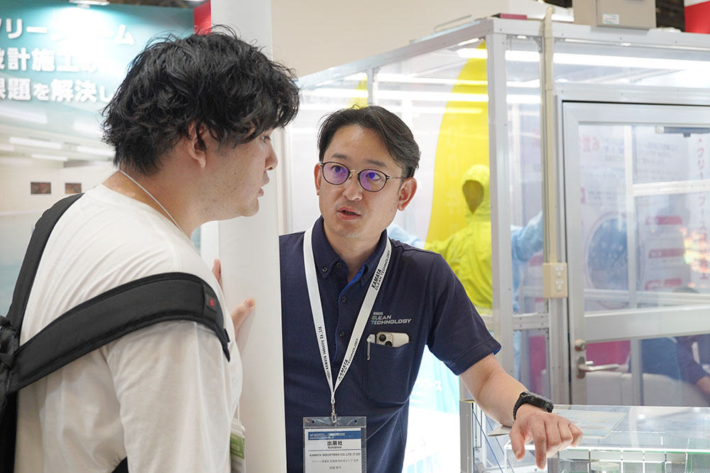 2025年9月展示会の商談の様子