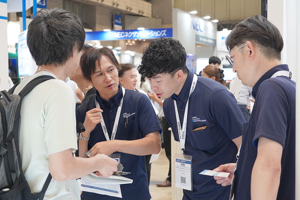 2025年9月展示会の商談の様子