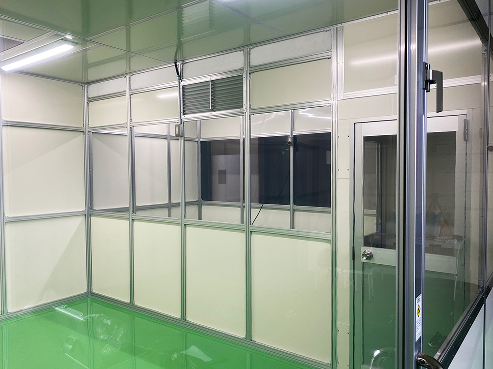 電子機器・自動車製造工場のクリーンブース