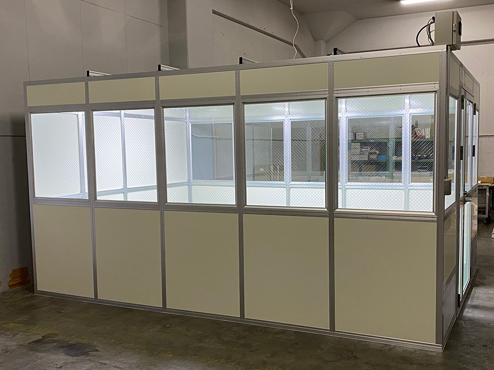 フィルム製造工場のクリーンブース