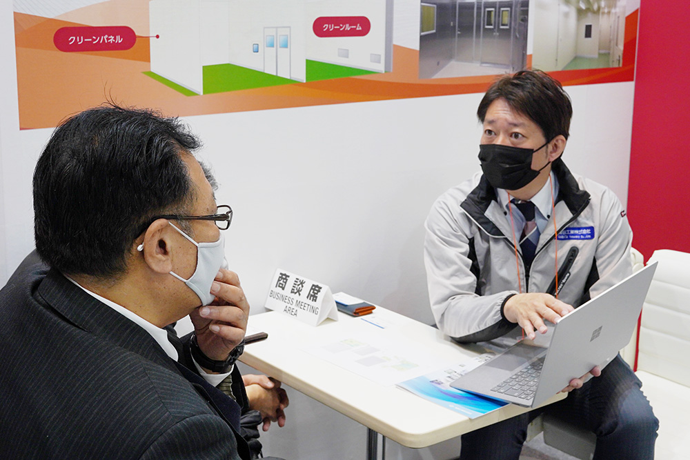 第8回 インターフェックスWeek 大阪商談の様子