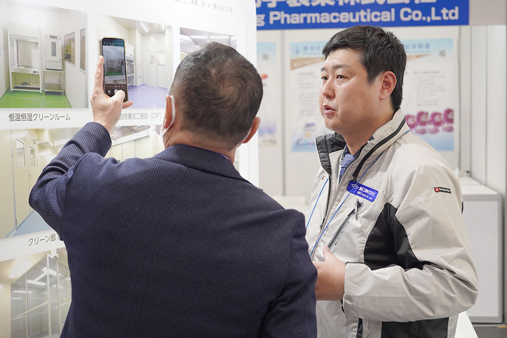 第11回 インターフェックスWeek 大阪商談の様子