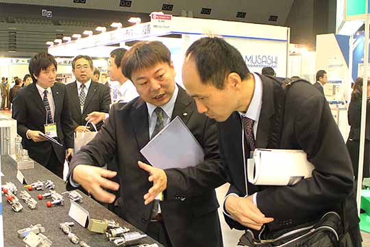 2014年10月 モノづくりフェア2014商談の様子