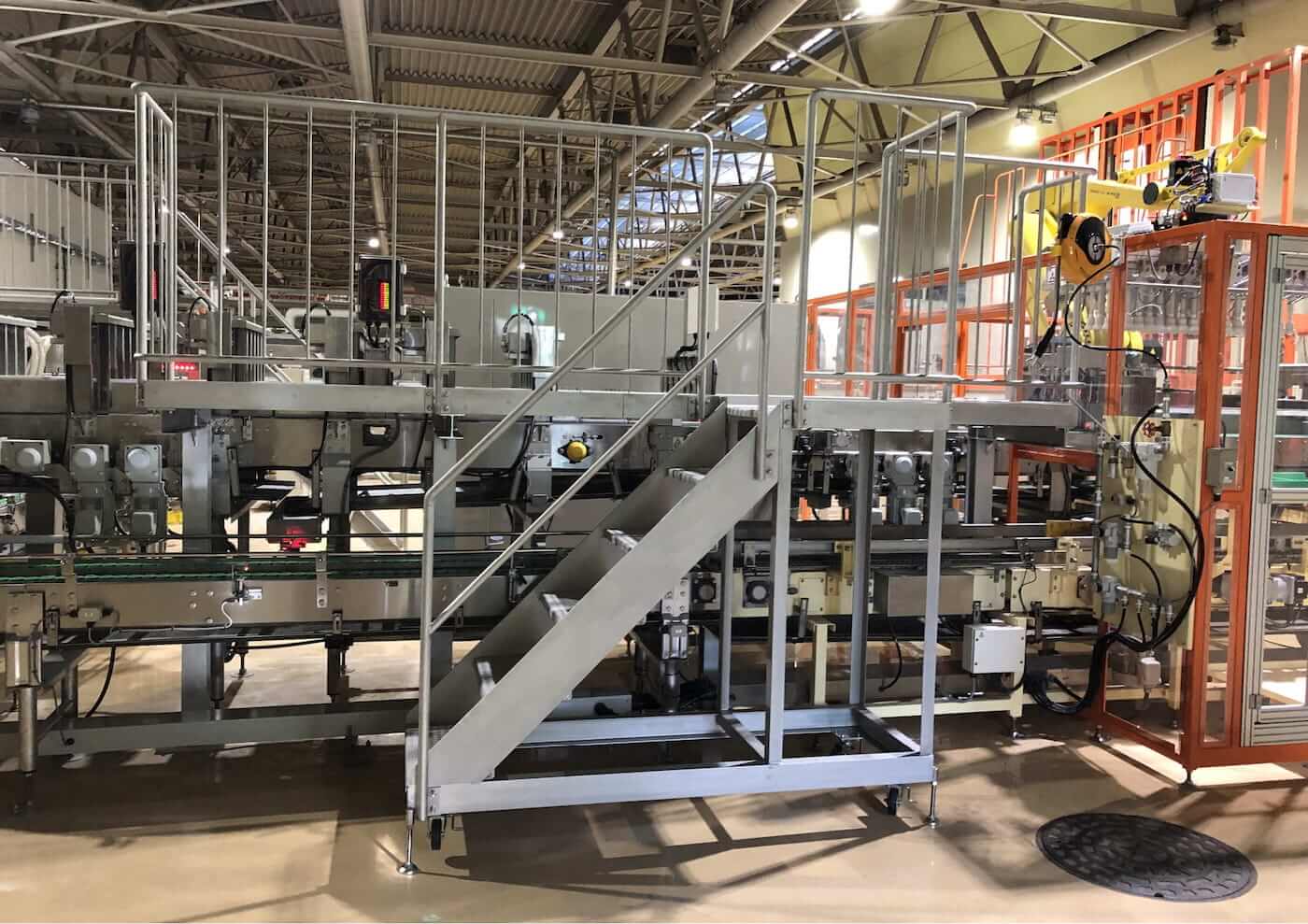 安全性とメンテナンス性を両立した安全架台